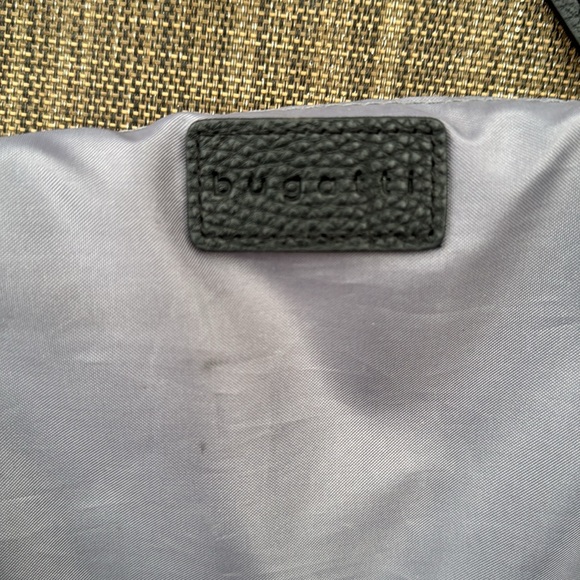 Bugatti black leather crossbody purse - Picture 4 of 8